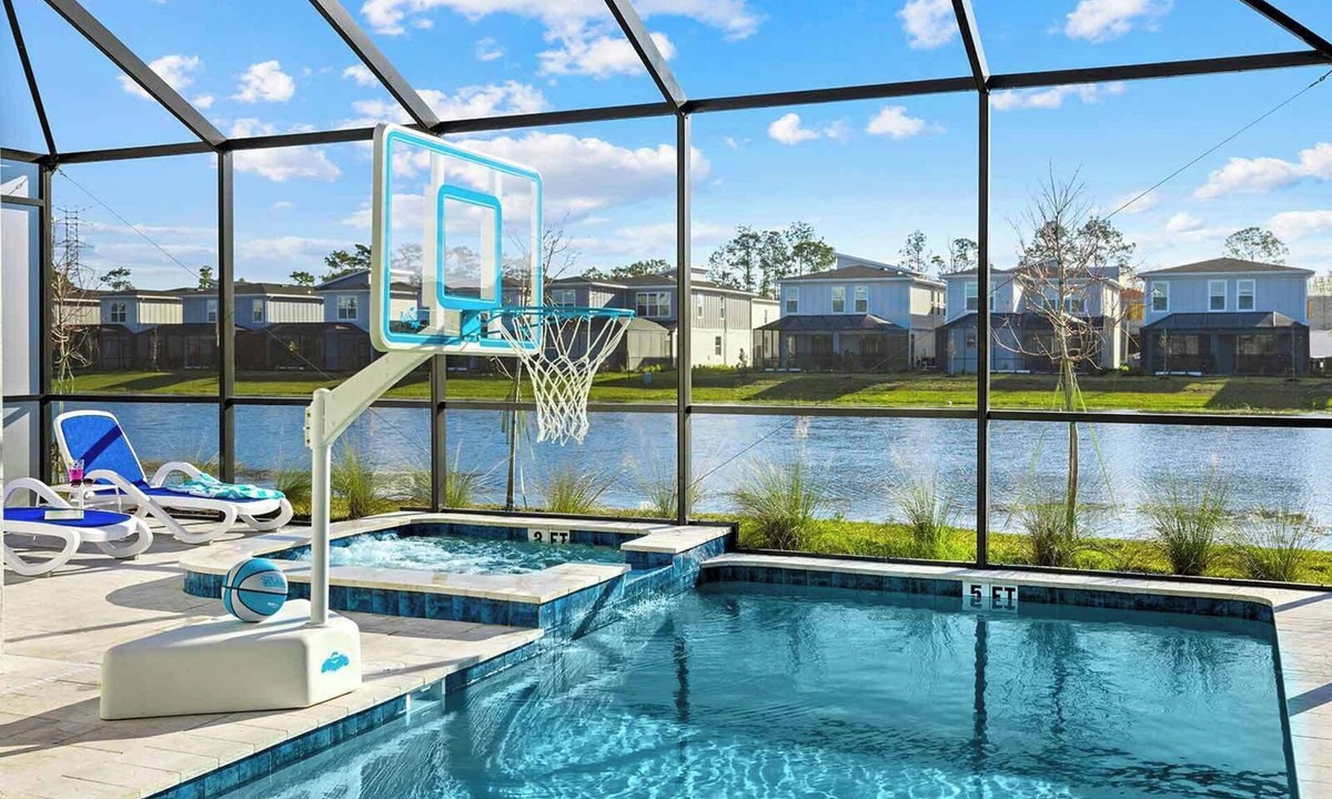 Florida Center House | The Radiant | Grand Villa w/Game Loft & Huge Suites, Mins to Universal & Disney