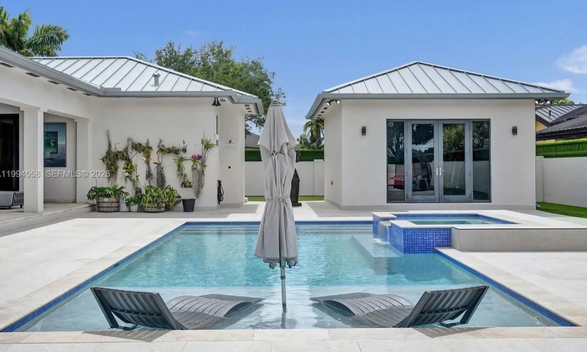 Tamiami House | The Rainbow