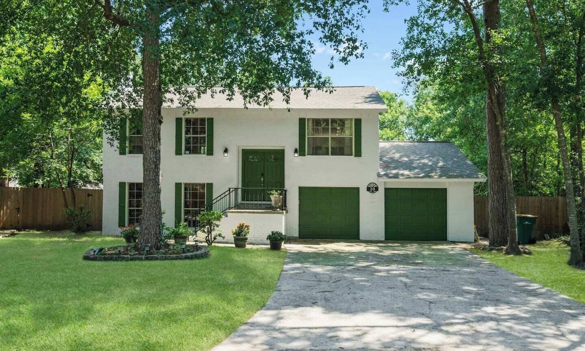 Grogan's Mill House | The Restful Oak - Quiet Family Home in The Woodlands
