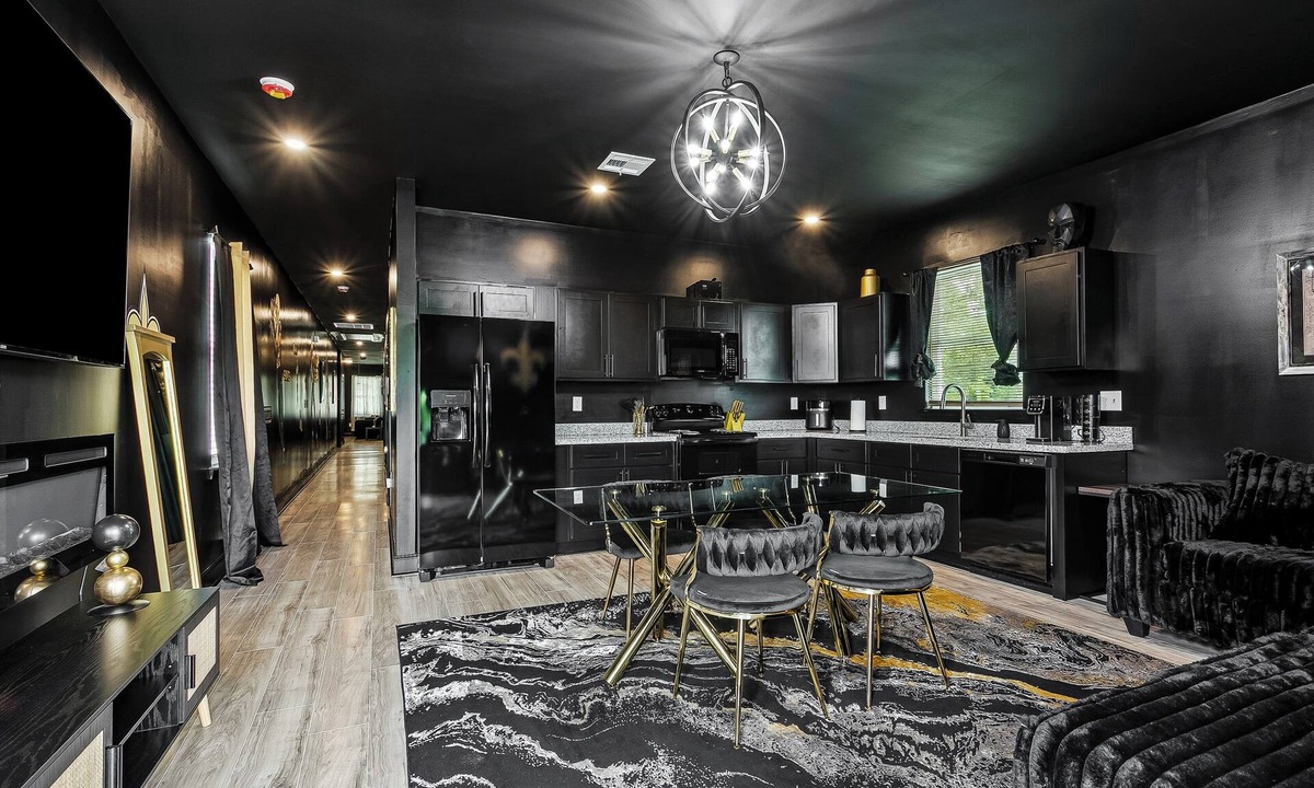 Florida Area Apartment | The Saints House, Luxury 5BR Saints Retreat