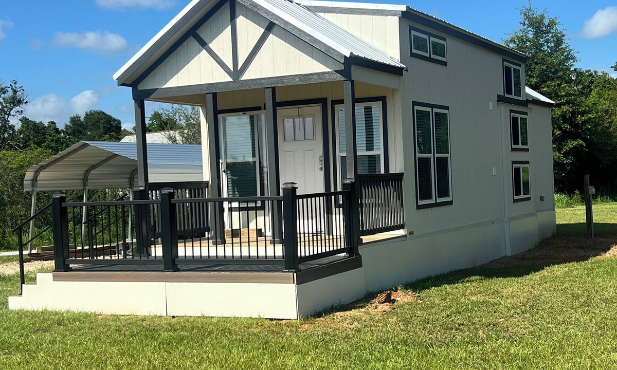 Foley House | The Sunflower Villa - 15 Miles from the Beach!