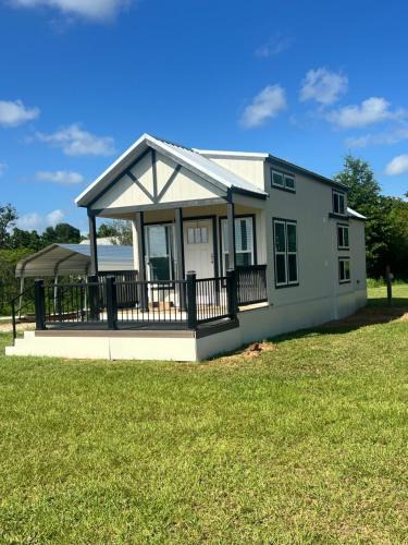 Foley Villa | The Sunflower Villa - 15 Miles from the Beach!