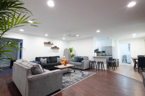 Shreveport House | The Triple Play Getaway 3BR Game Room Sleeps 10