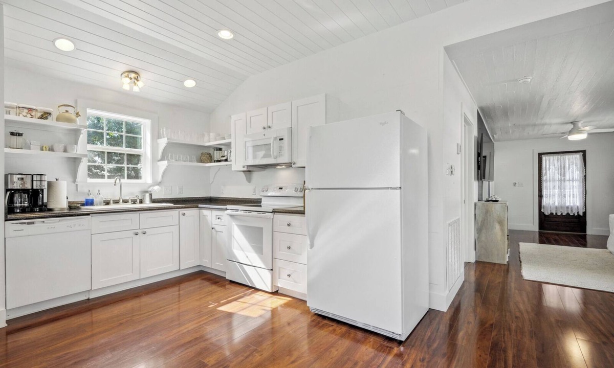 Bay St Louis Cottage | The Weekender cottage with GOLF CART in Old Town!