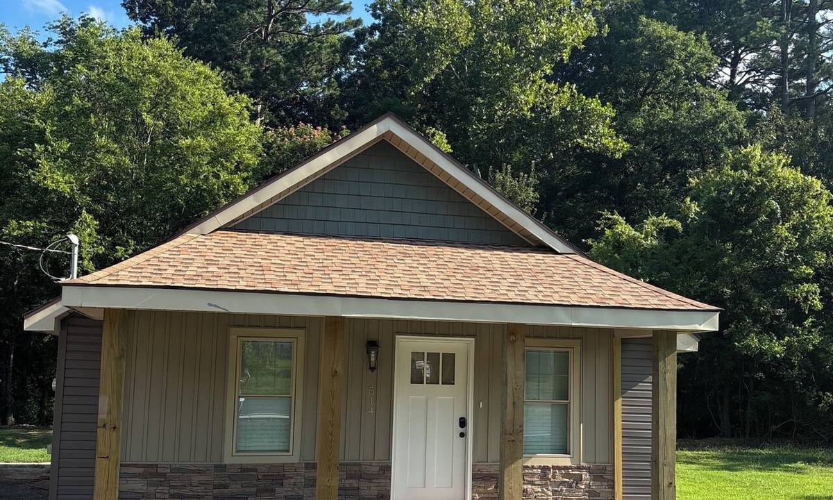 Hot Springs Cottage | The Winner’s Circle Cottage at the Creek; New Fully Remodeled; Perfect Location!