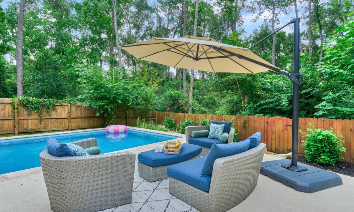 Indian Springs House | The Woodlands 4BR Forest Retreat-Pool, Spa, Grill, Nature Trails & Baby Friendly