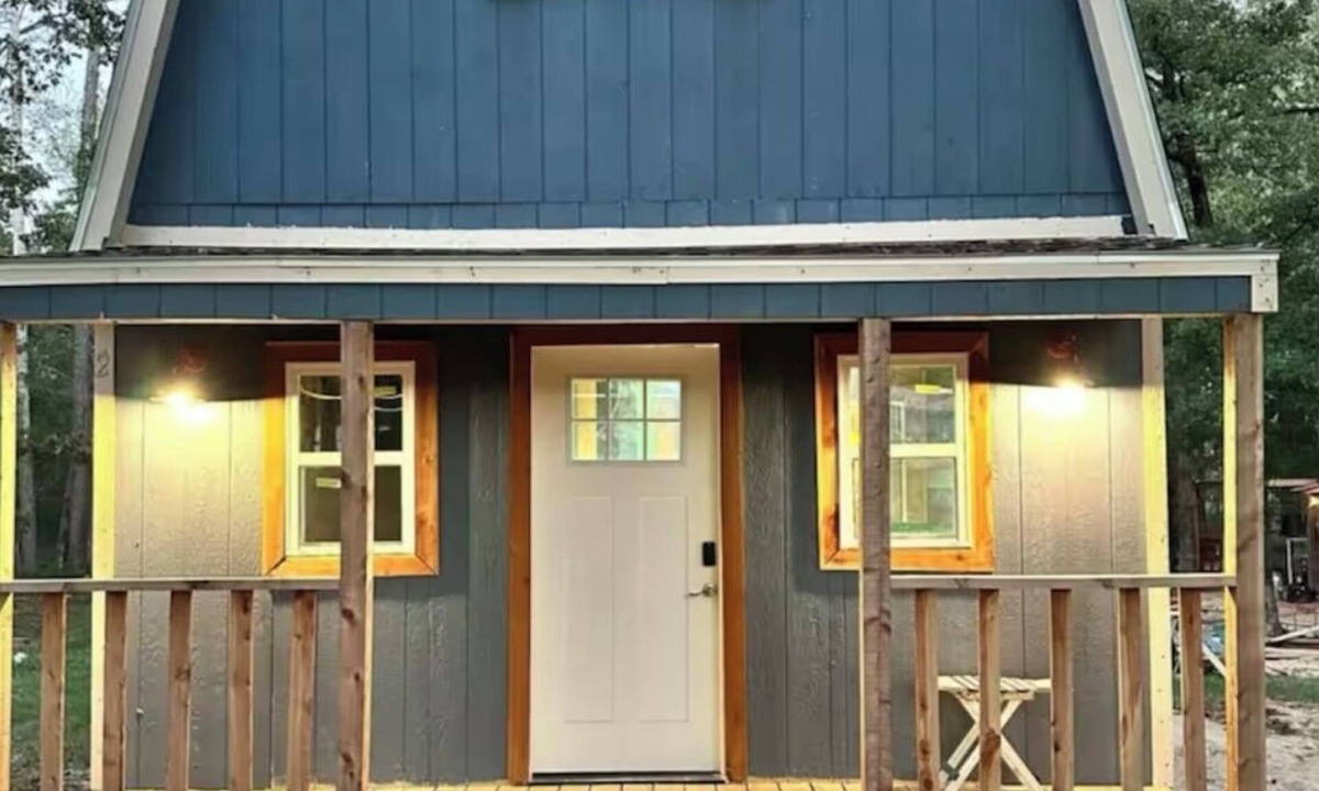 Zavalla Cabin | TheWestStay 2.0 Cozy cabin with WiFi and AC in Zavalla 4 miles to the boat ramp
