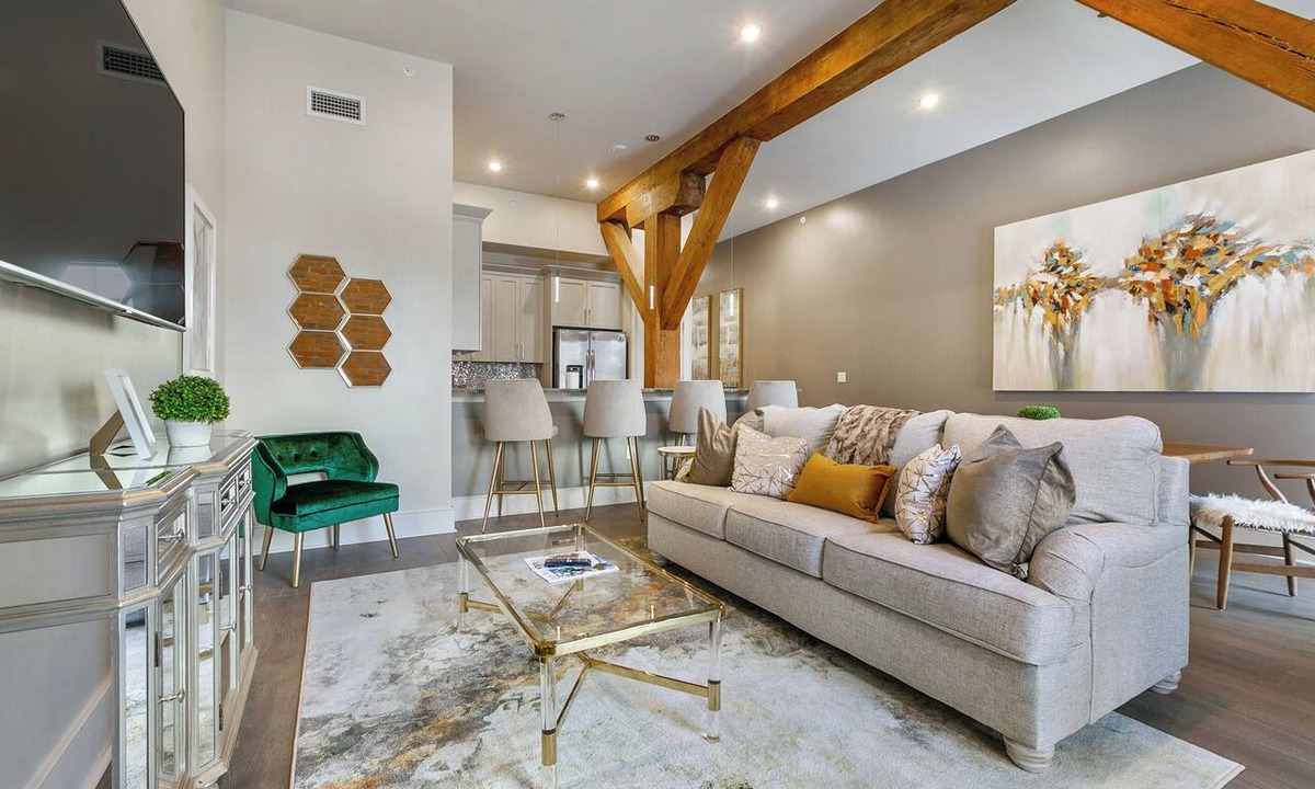 Central Business District Condo | ⚜️THIS IS IT! Downtown Location & Luxury GLAM MEETS HISTORIC CHARMER LG Balcony City Views!