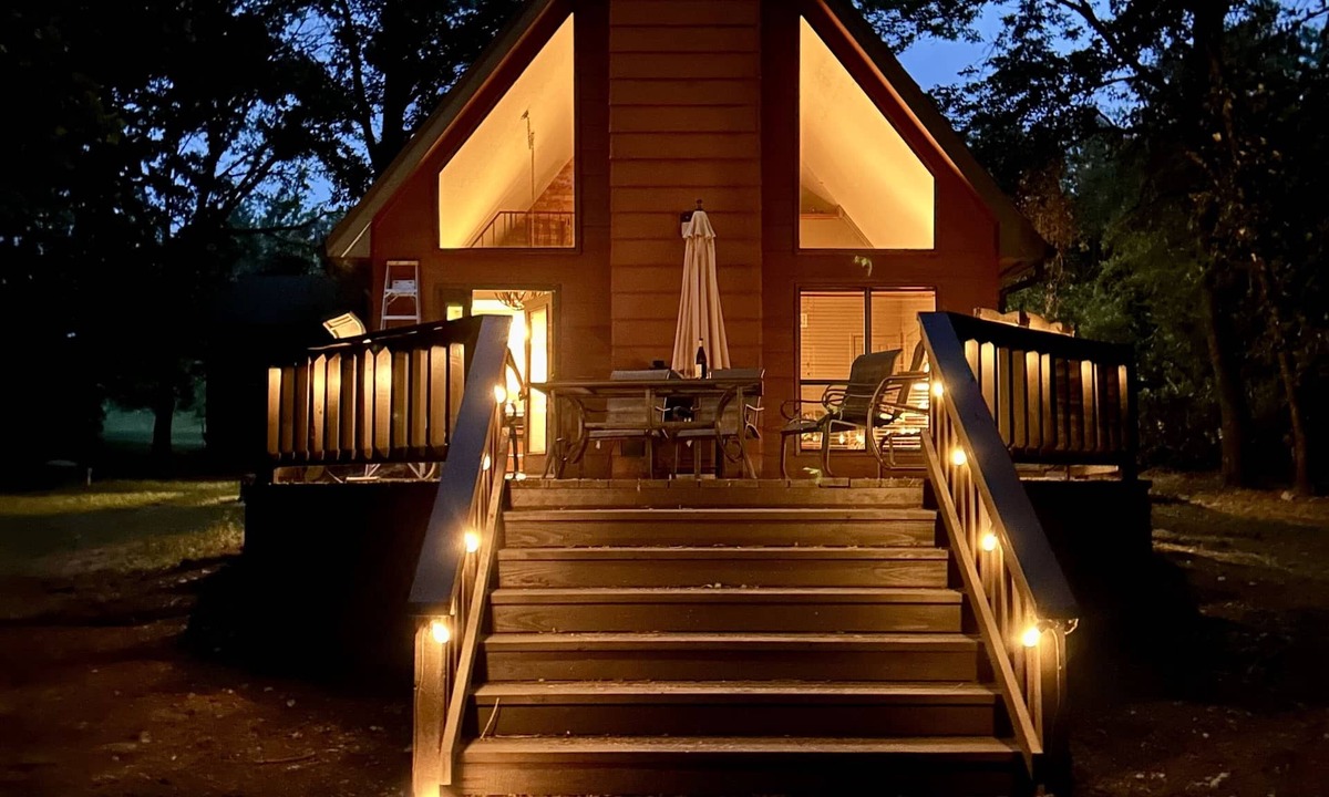 Kingston Cabin | This relaxing cabin is cozy and secluded with private pond and fishing dock