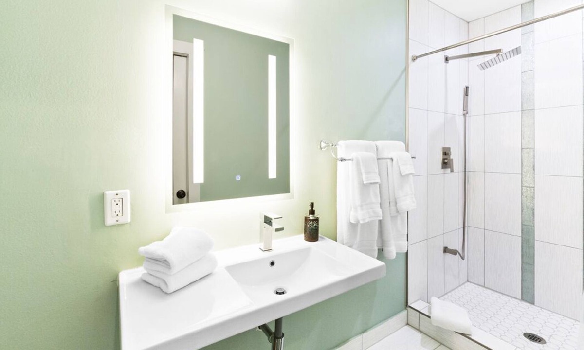 Fairview House | Tiny house FIFA approved! 47 miles from AT&T Stadium