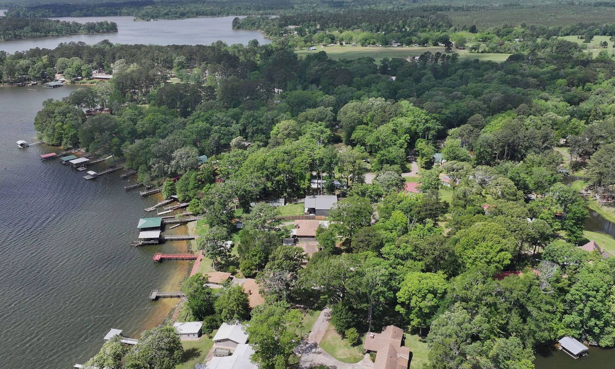 Hemphill House | Toledo Bend Lake House: Peaceful Retreat with Direct Waterfront Access