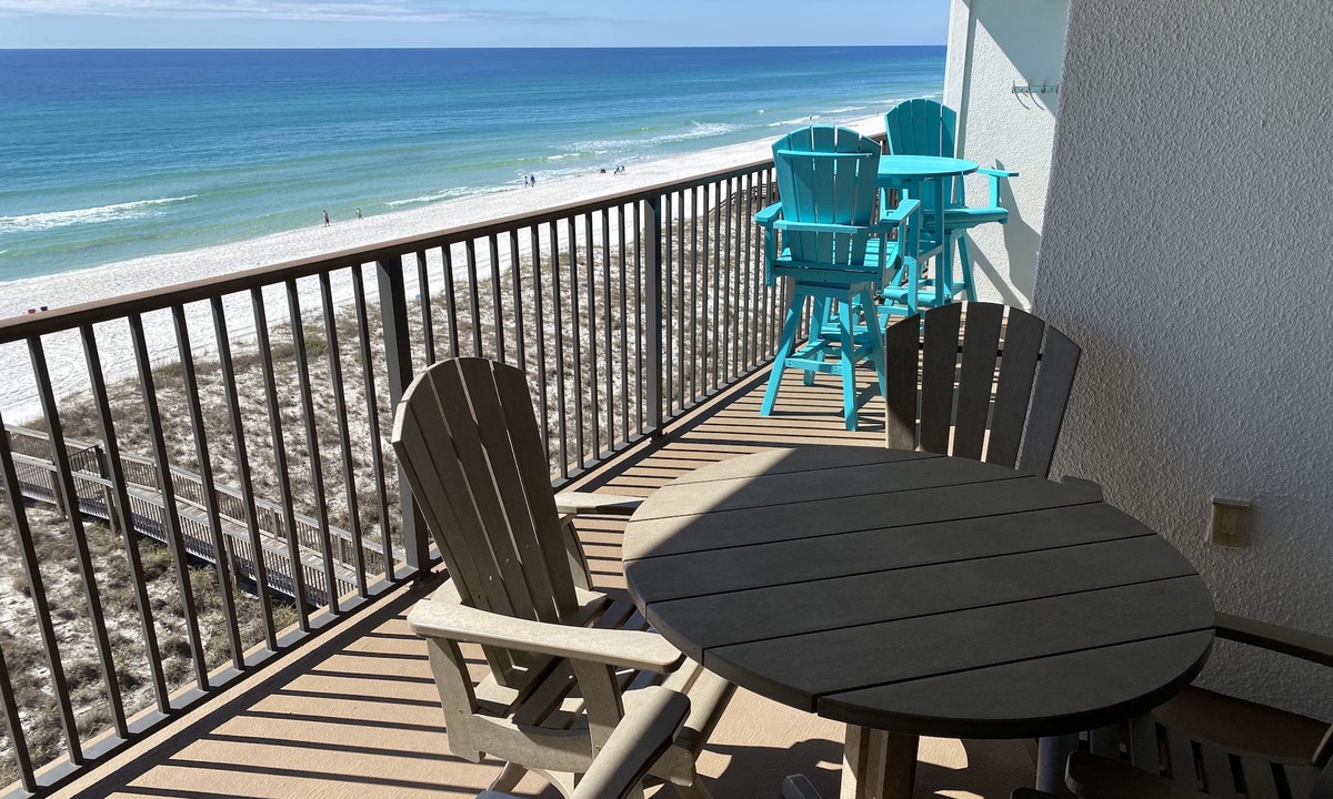 Navarre Beach Condo | Top Floor, Beach Style, Modernized. Winter is great at Navarre Beach!