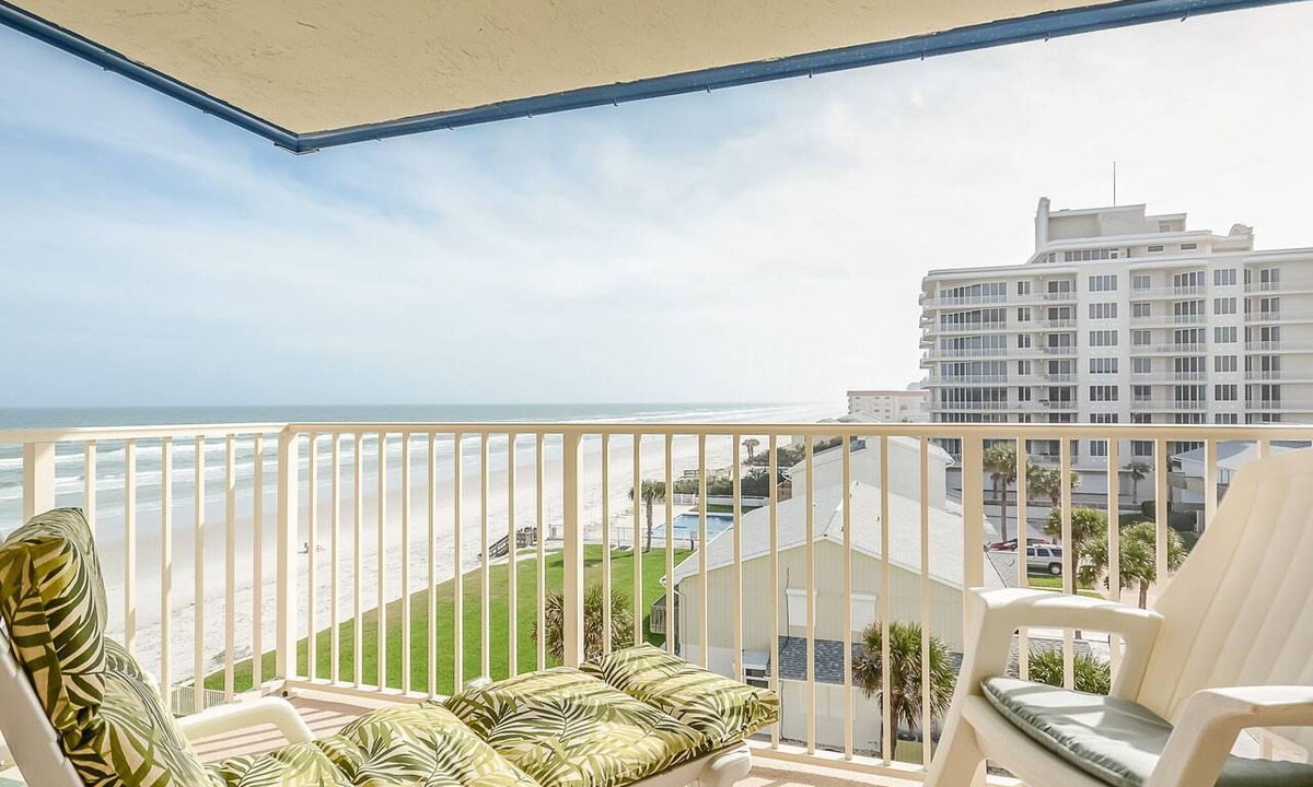 New Smyrna Beach Condo | 🏖️Top Floor Ocean View Retreat with Balcony and Pool, Close to Shopping and Dining | HA508🌊
