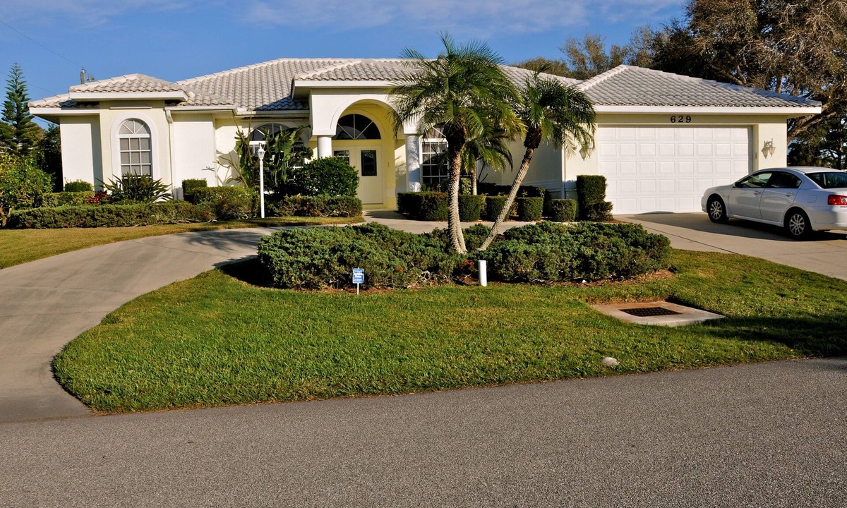 Golden Beach House | TOP Rated Premium Costal Family Retreat with Heated Pool & Private Golden Beach