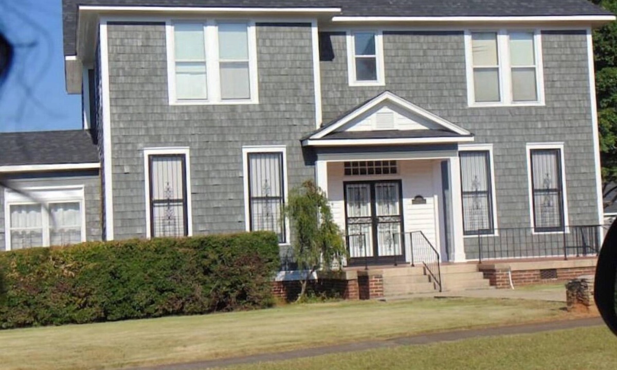 Anniston Apartment | Tosin's Apartment.