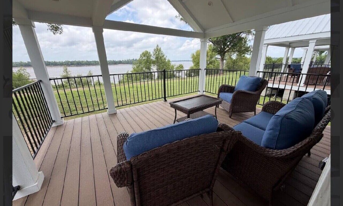 Vicksburg House | TowBoat Terrace | MS River View Retreat