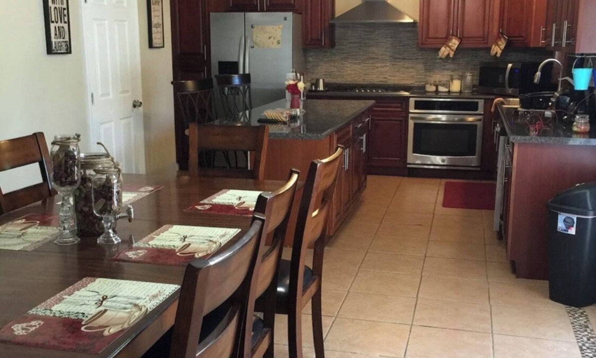 Monroe House | Town and Country Living, 3 bedroom 2 full bath home with all the amenities.