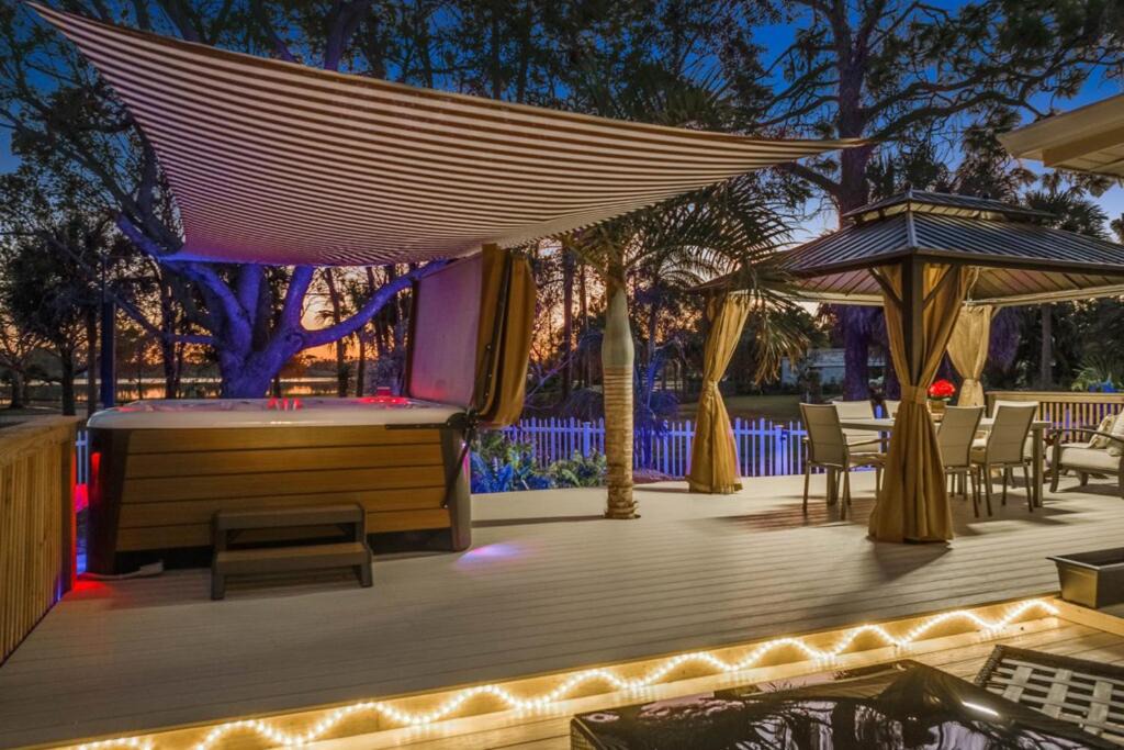 East Naples House | Tranquil Lakeside Haven