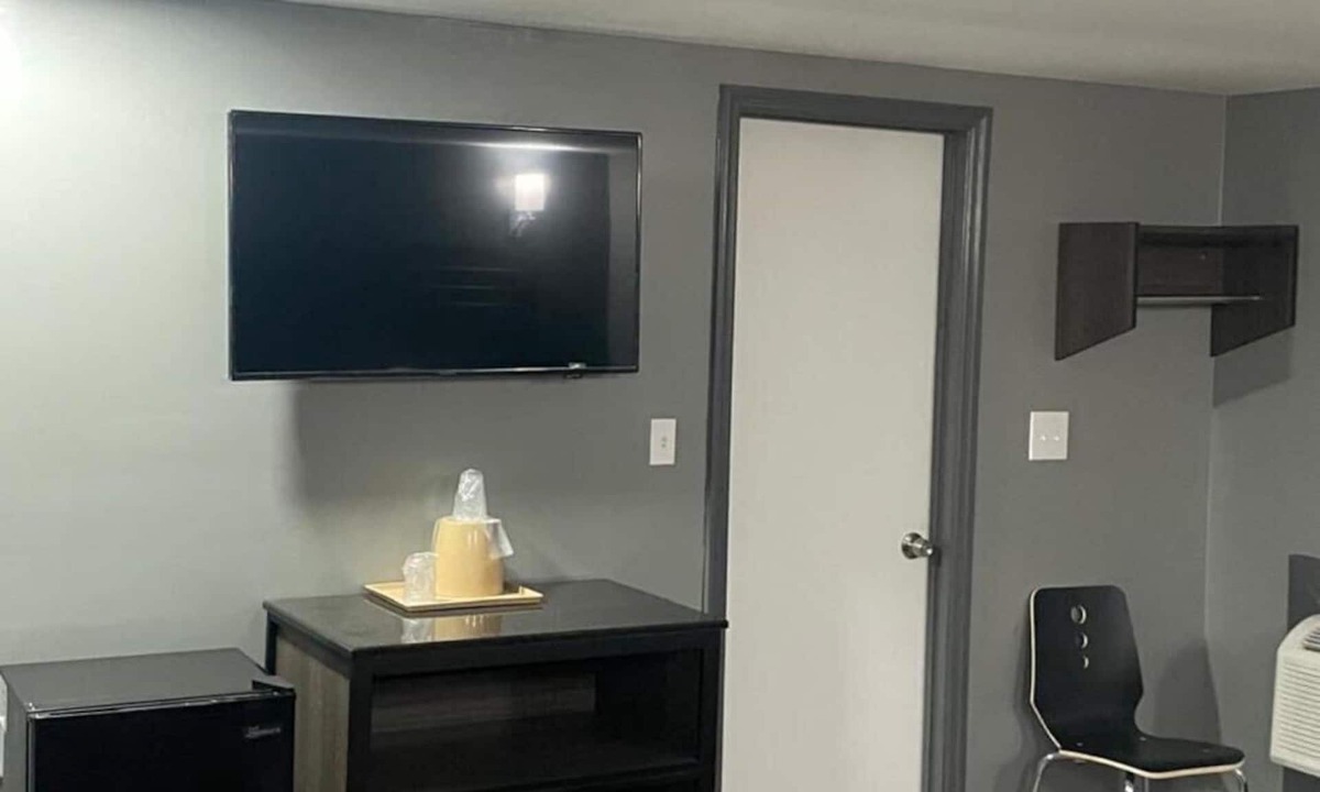 Forestdale Hotel | Travelers Rest Motel