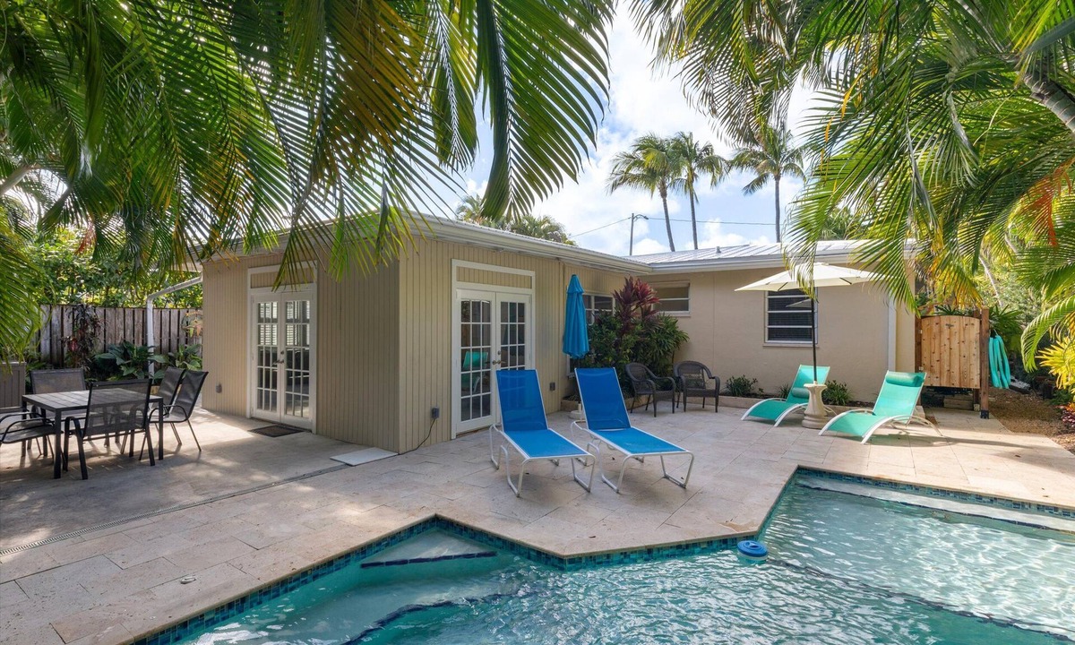Midtown House | Tropical 3BR Casa Marina Retreat w/Private Pool — Steps to Higgs Beach