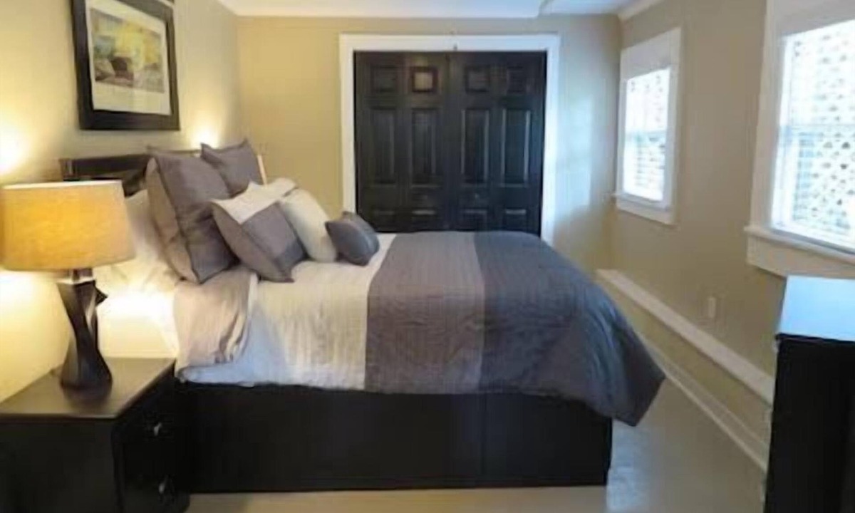 Governor's Walk House | Turn-Key Furnished Mid-Town Courtyard Bungalow