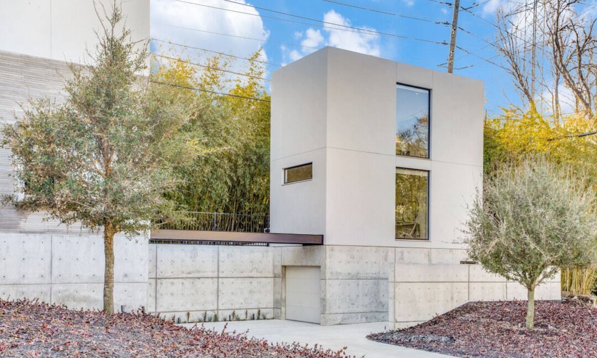 Oak Lawn Cottage | Turtle creek Trailhouse, adjoining the Katy Trail