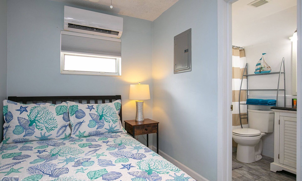 Poinciana Park Apartment | Two palms is a cozy 1 bedroom close to 17th street.
