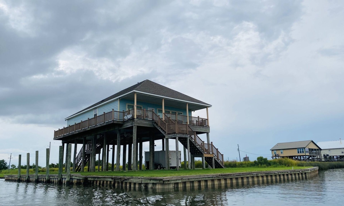 Lake Catherine House | Unwind by the Water - property 35 minutes to the French Quarter