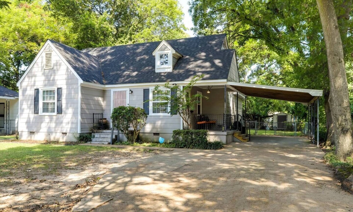 Greenwood House | Updated North Greenwood Cottage < 1 Mi to Dtwn!