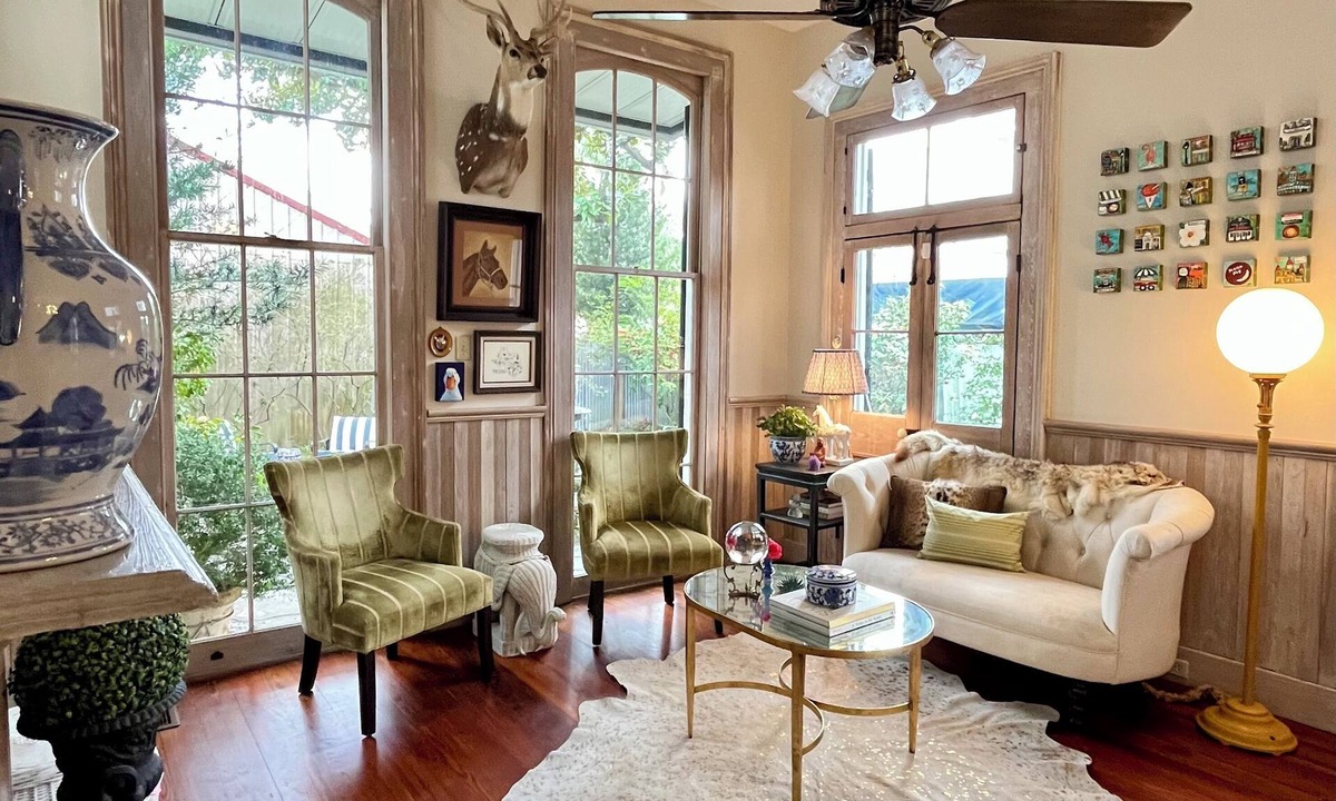 Touro House | UPTOWN HOME, 1/2 block to Magazine St. & steps to St. Charles Ave, SLEEPS 6!