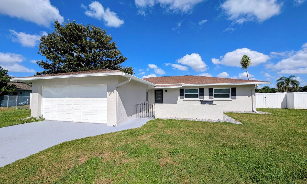 Whitfield House | Vacation Paradise minutes away from Siesta Key, Lido Key, and much more!
