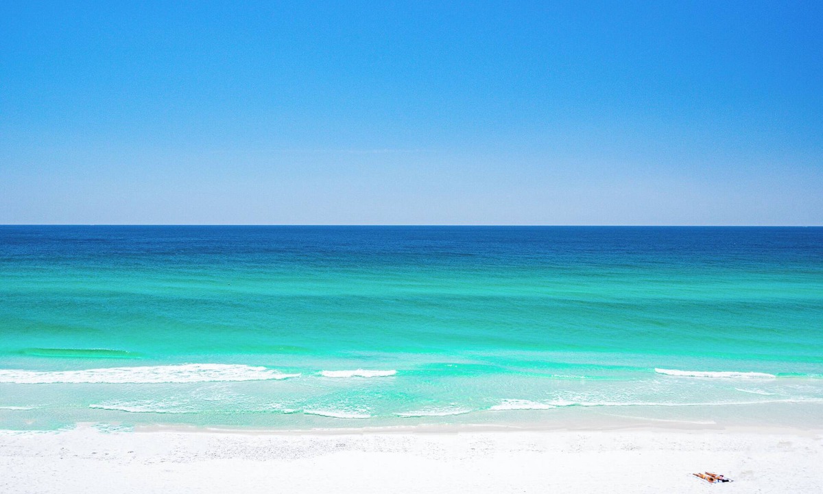 Panama City Beach House | ✌️Vacay Vibes Beach Retreat! 👙 5 Minutes to the sand in Panama City Beach!🌴