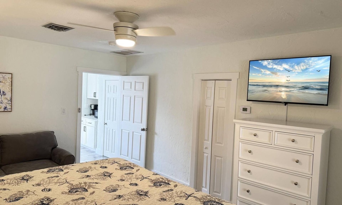 Golden Beach Apartment | Venice Villas 1BR – King & Lanai Sleeps 4