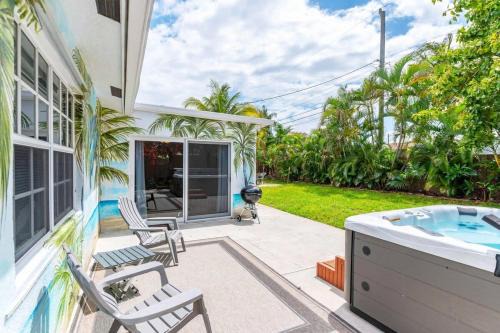 Deerfield Beach House | Ventur Tropical w Hot Tub Close to Beach