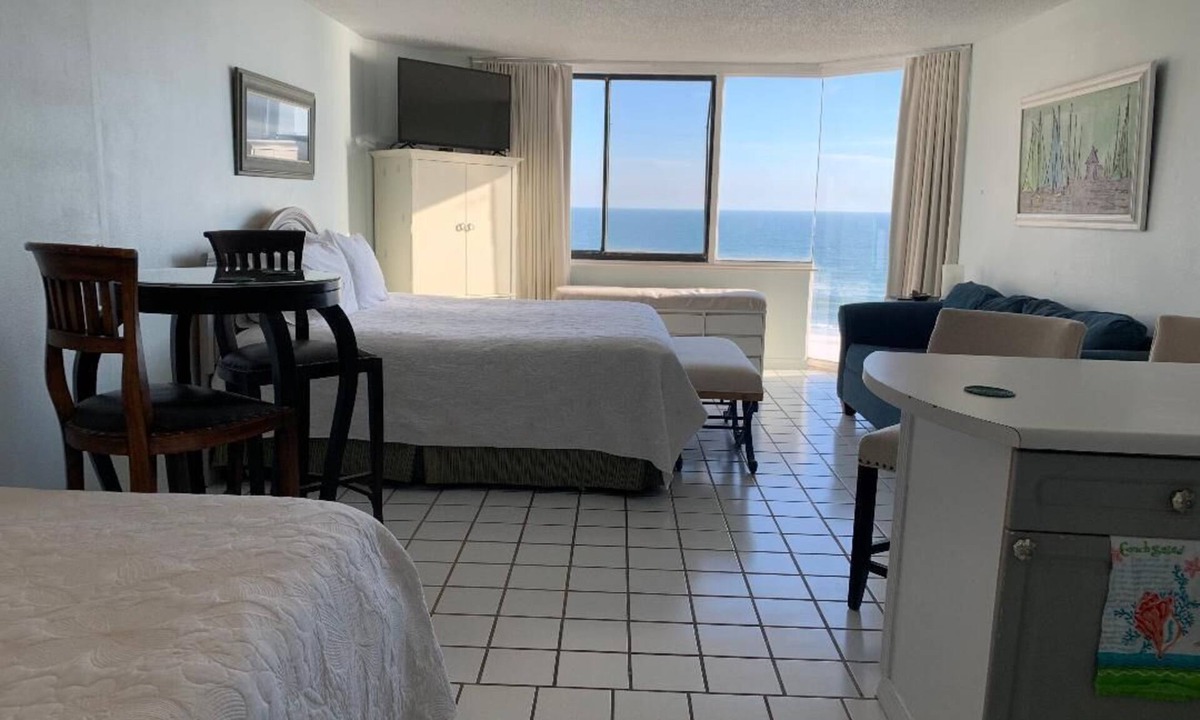 Panama City Beach Apartment | Very comfortable Studio Efficiency Condo on the Beach