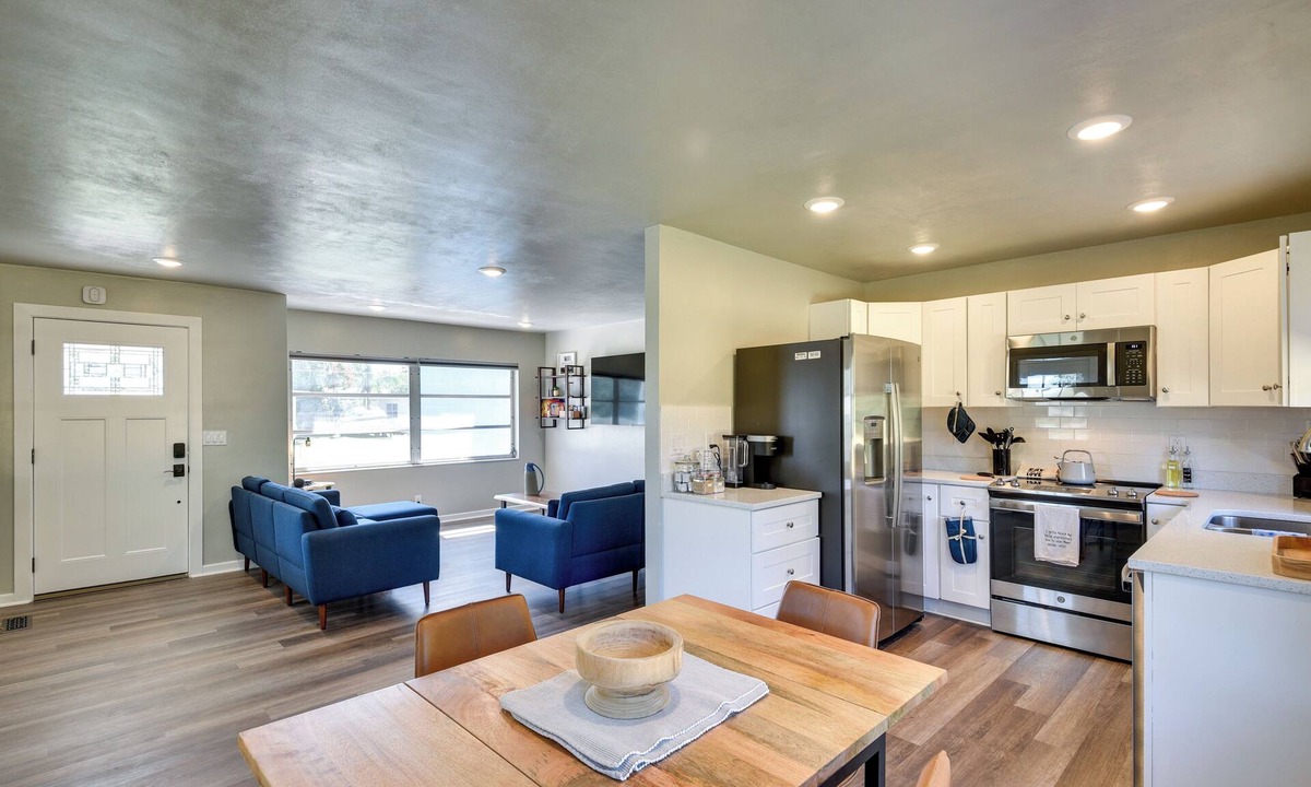 DeLand Cottage | Vibrant Deland House Near Stetson University!
