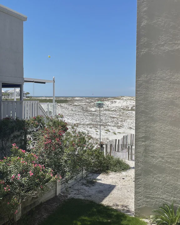 Holiday Isle Condo | Villa by the Sea @ Poolside Villa's