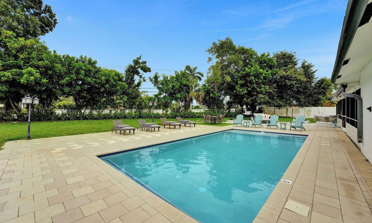 Royal Palm Beach Villa | Villa Royale 4 BR Home w Pool and Hot Tub