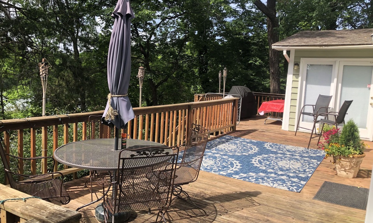 Northport House | Visit UA and Escape back to the lake or bring your boat and stay for a bit.