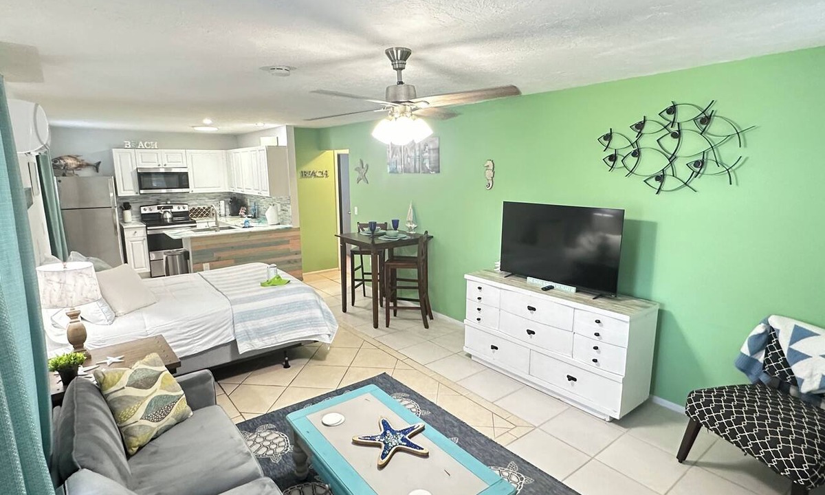 Englewood Apartment | WALK TO BEACH ACCESS! DOG FRIENDLY PROPERTY! UNIT 2D