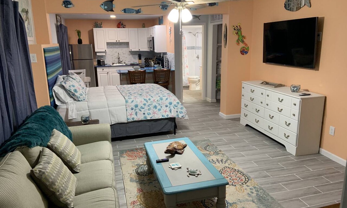 Englewood Apartment | WALK TO BEACH ACCESS! DOG FRIENDLY!