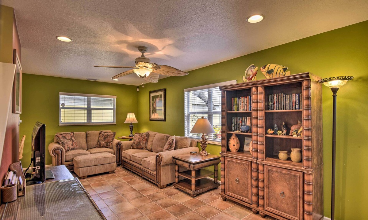 Cocoa Beach Cottage | Walk to Beach: Cocoa Beach House Near Dtwn!