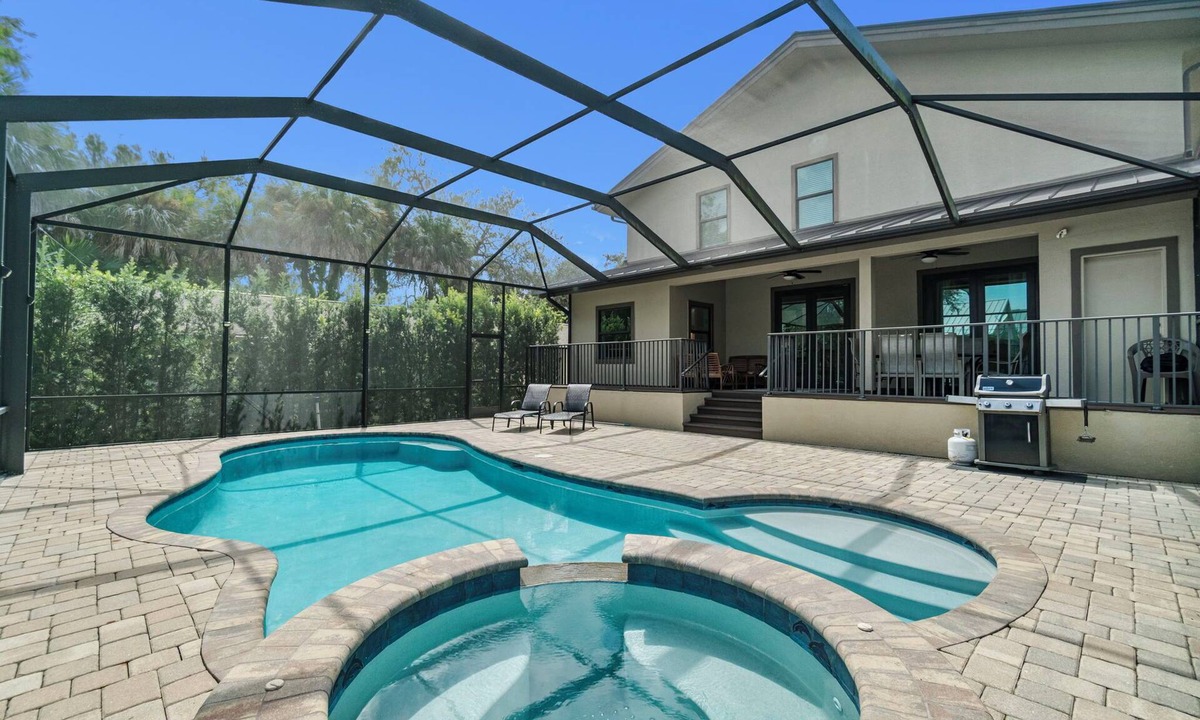 Connors House | Walk to Beach! Luxury Custom Home w/Pool & Spa - 2 Kings