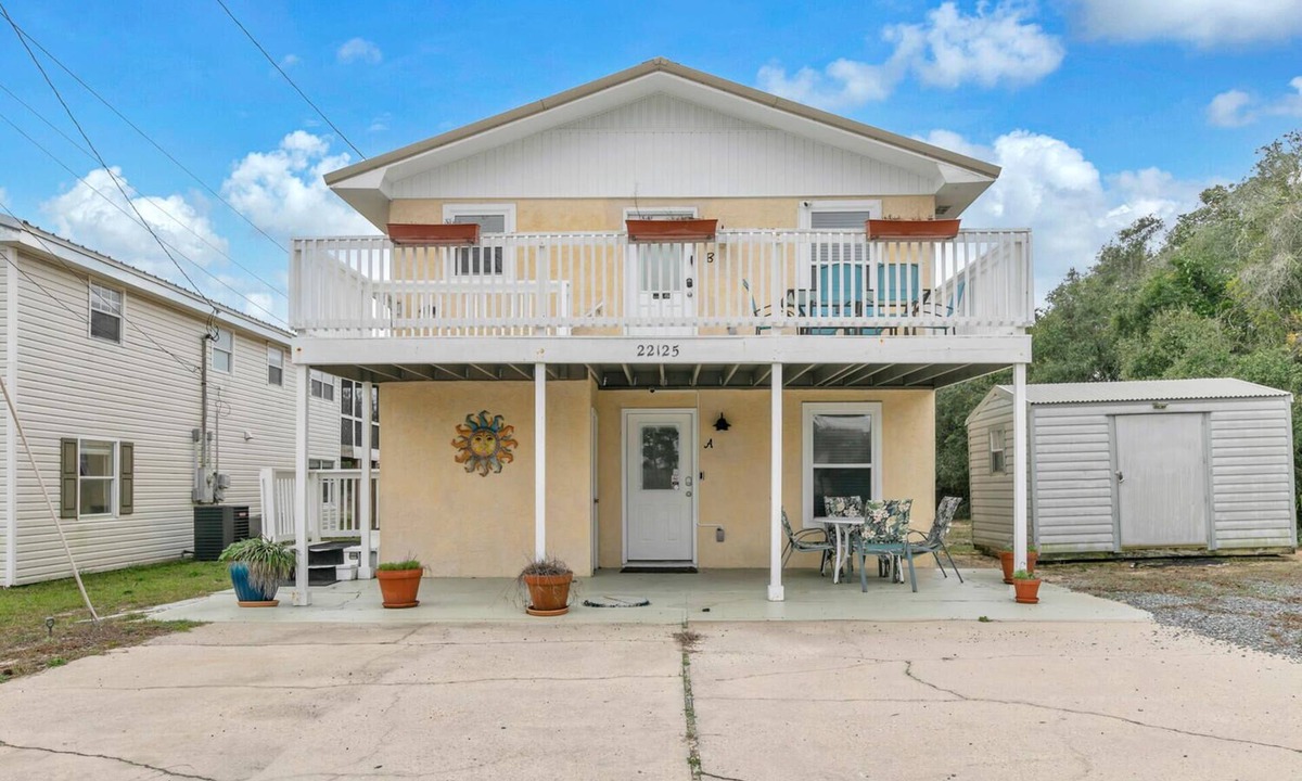 Kiska Beach House | 🌊Walk to Beach-Dog Friendly-Great Location-Sand Dollar B🌊