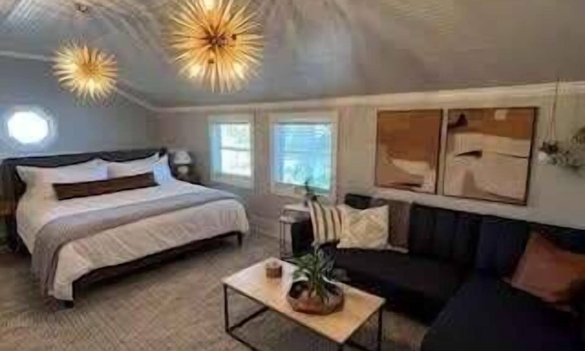 Freetown - Port Rico House | Walk to Festivals and Downtown Fun