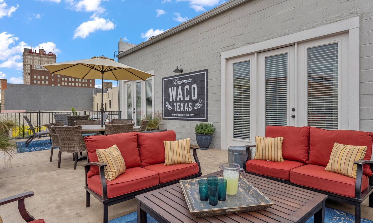 Brazos Condo | Walk to Magnolia 2 Minutes to Baylor Huge Private Balcony King Beds