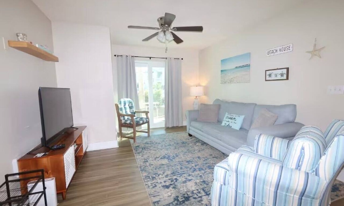Indian Bayou House | Walk to the beach/Pool/In the heart of Destin!