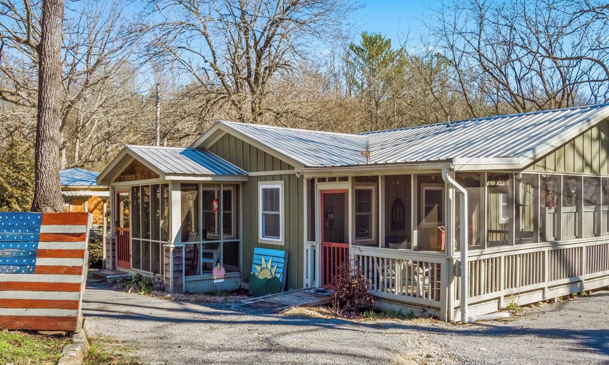Mentone Cottage | Walnut Cottage-walk to downtown & Brow Park
