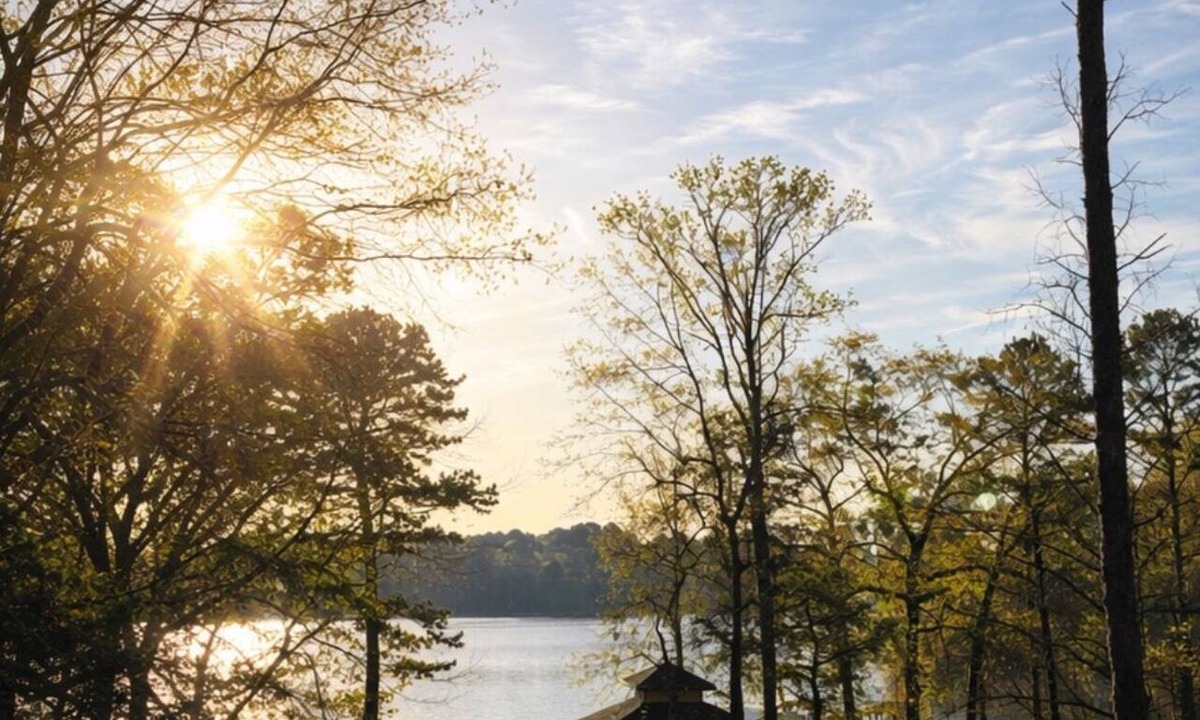 Hawkins House | Water front Lakehouse with dock on beautiful Lake Hawkins