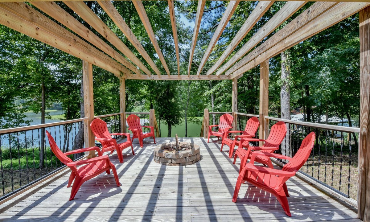 Northport House | Water Oaks Lake House - Firepit, gorgeous lake views & easy Lake Access